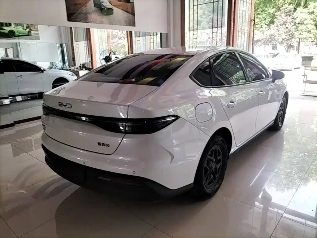 BYD Seal 05 DM-i 2025 — фото 7