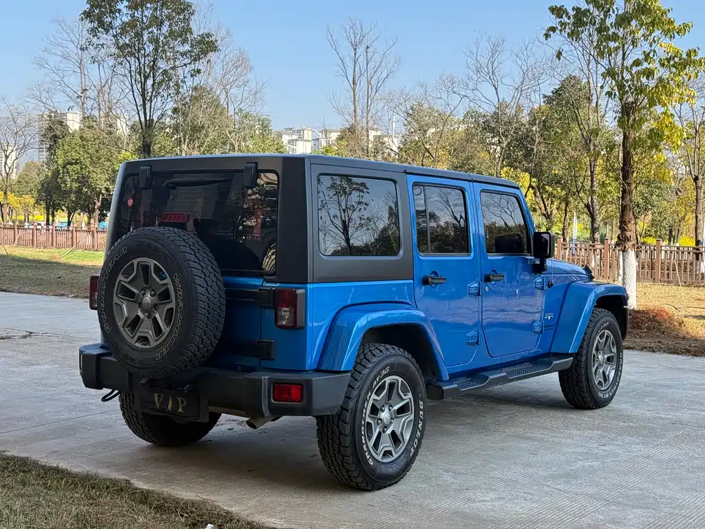 Jeep Wrangler 2015 — фото 7