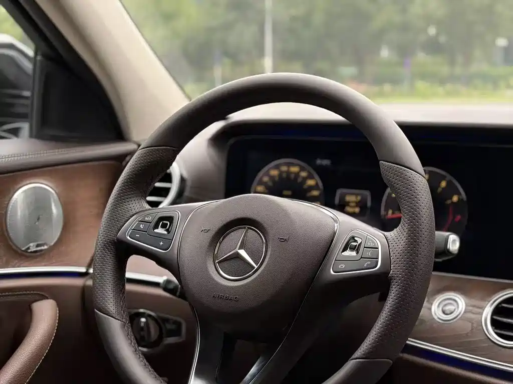 Mercedes-Benz E-Class 2017 — фото 9