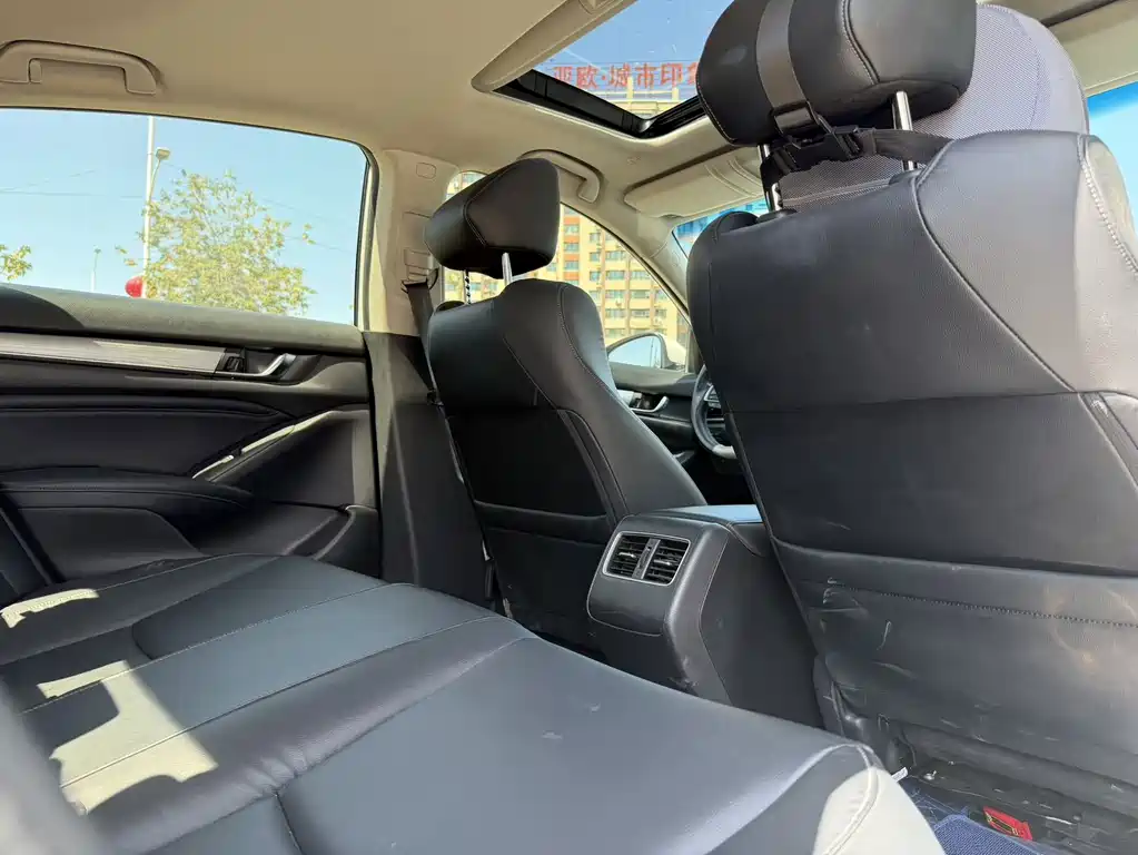 Honda Accord 2019 — фото 10