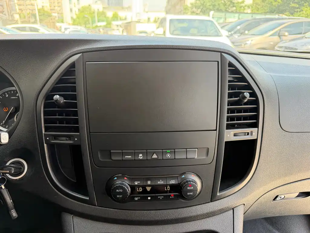 Mercedes-Benz Vito 2020 — фото 20
