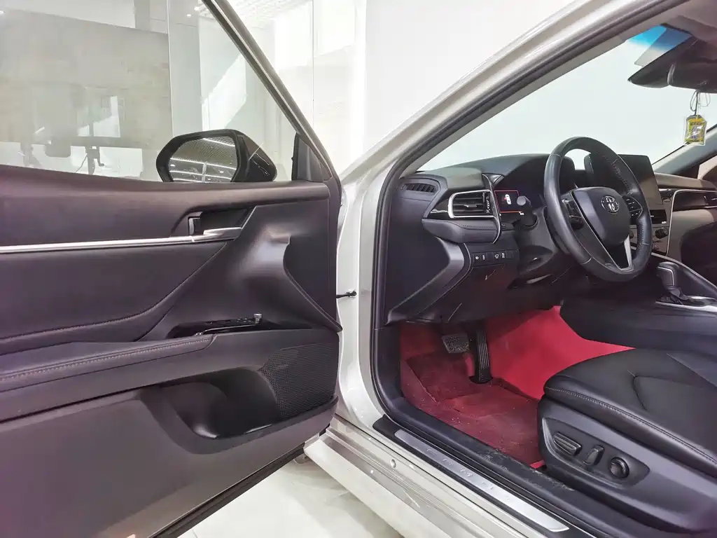 Toyota Camry 2022 — фото 13