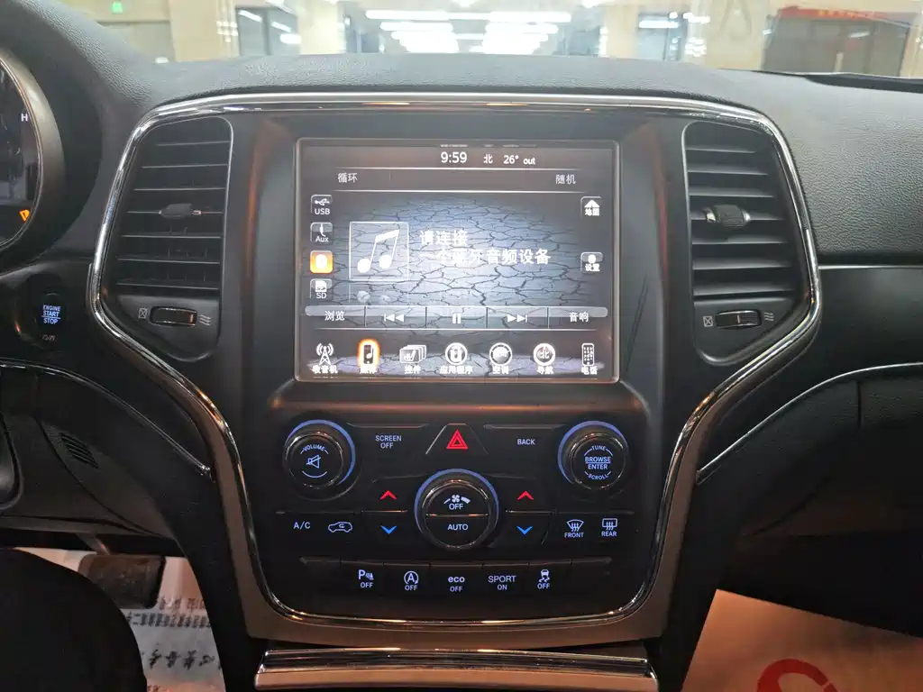 Jeep Grand Cherokee 2018 — фото 9
