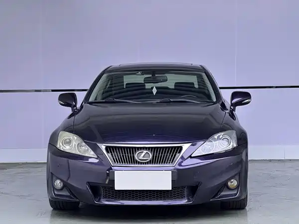 Lexus IS 2011