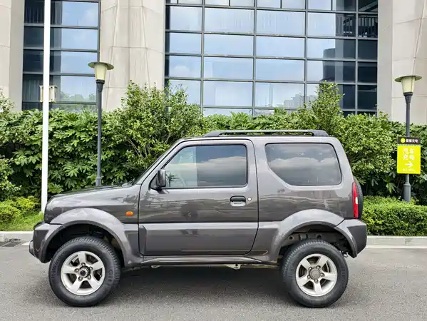 Suzuki Jimny 2011