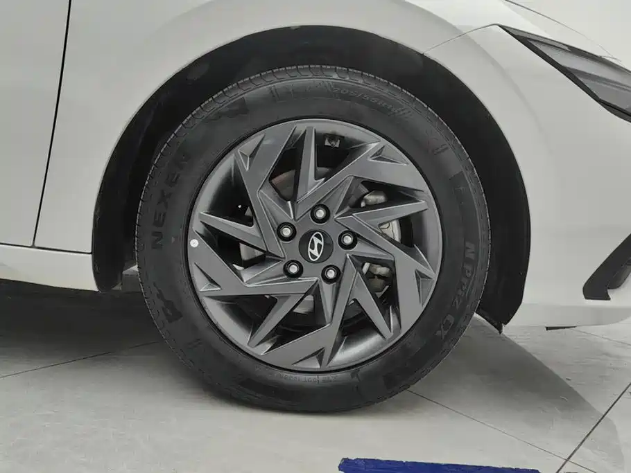 Hyundai Elantra 2024