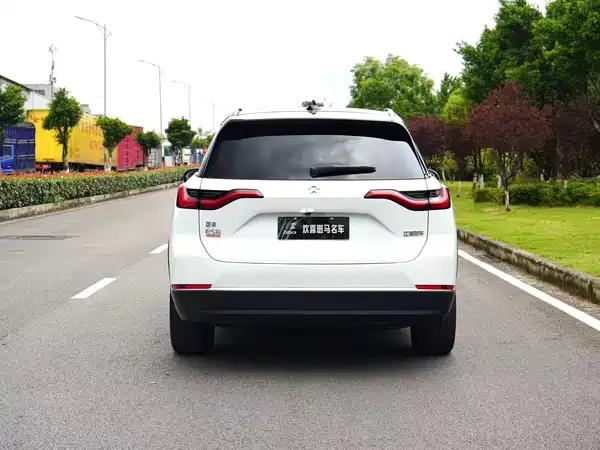 NIO ES8 2021