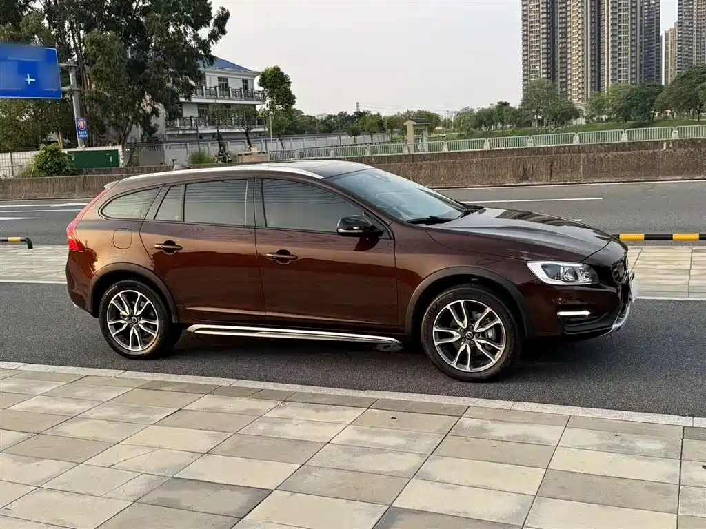 Volvo V60 2018 — фото 23