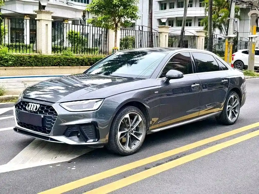 Audi A4L 2022 — фото 1