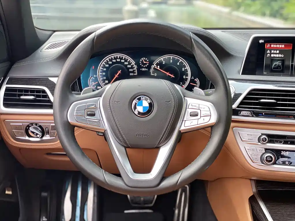 BMW 7 Series 2018 — фото 9