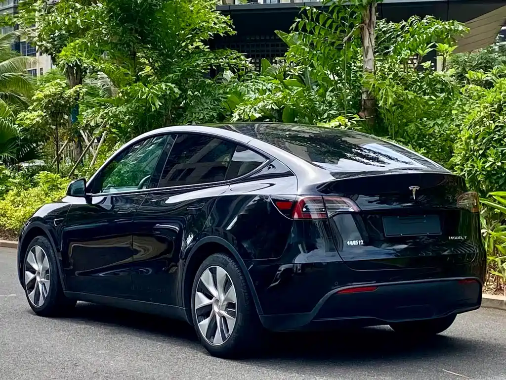 Tesla Model Y 2022 — фото 17