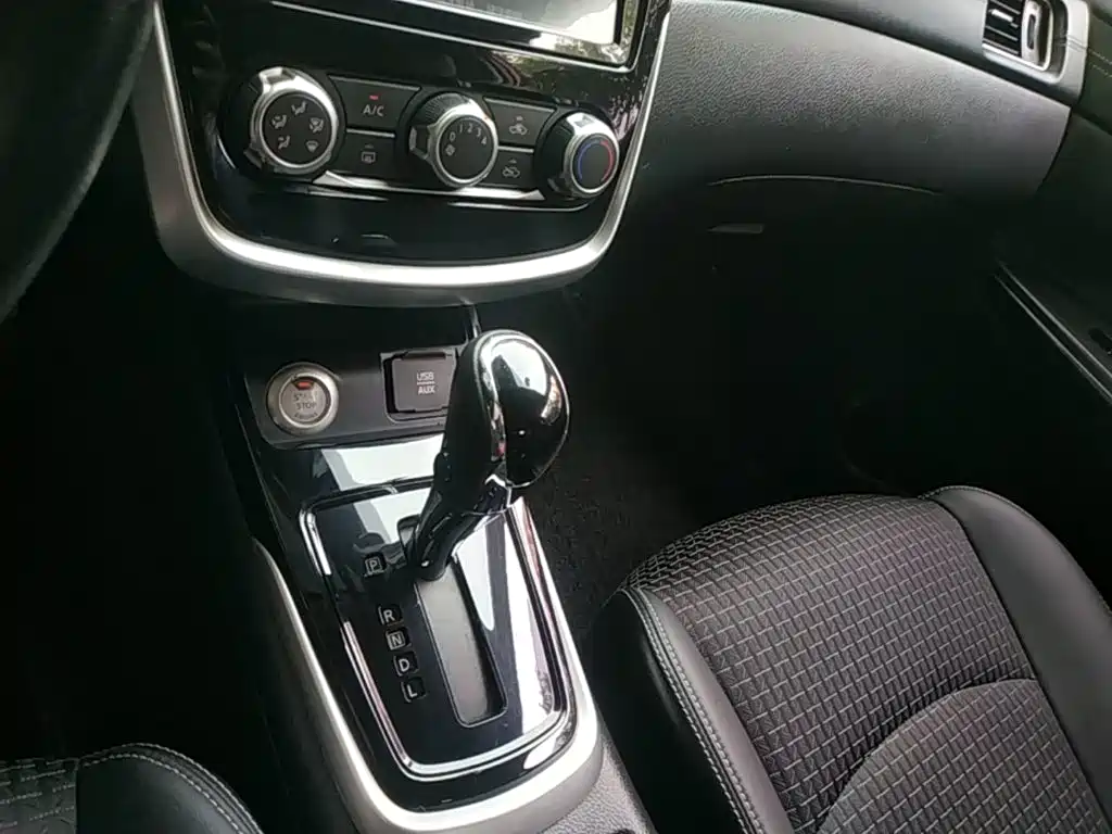 Nissan Tiida 2018 — фото 14