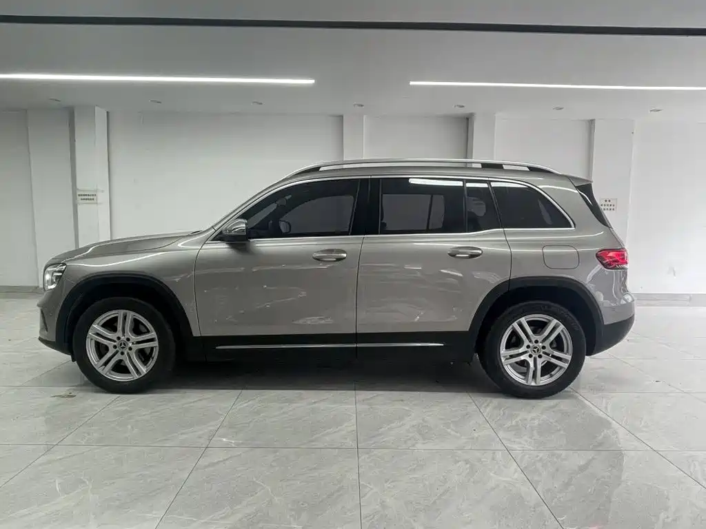 Mercedes-Benz GLB 2023 — фото 4