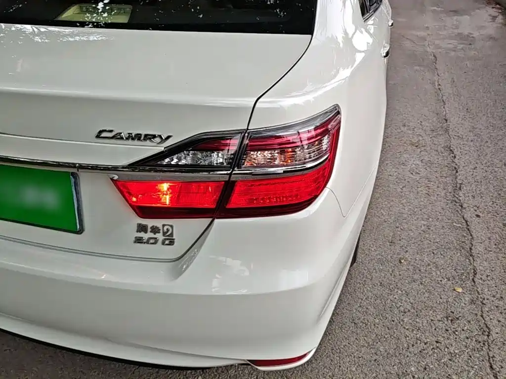 Toyota Camry 2015 — фото 8