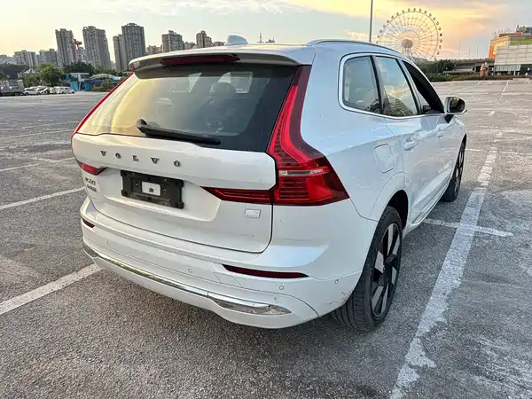 Volvo XC60 Plug-In Hybrid 2024