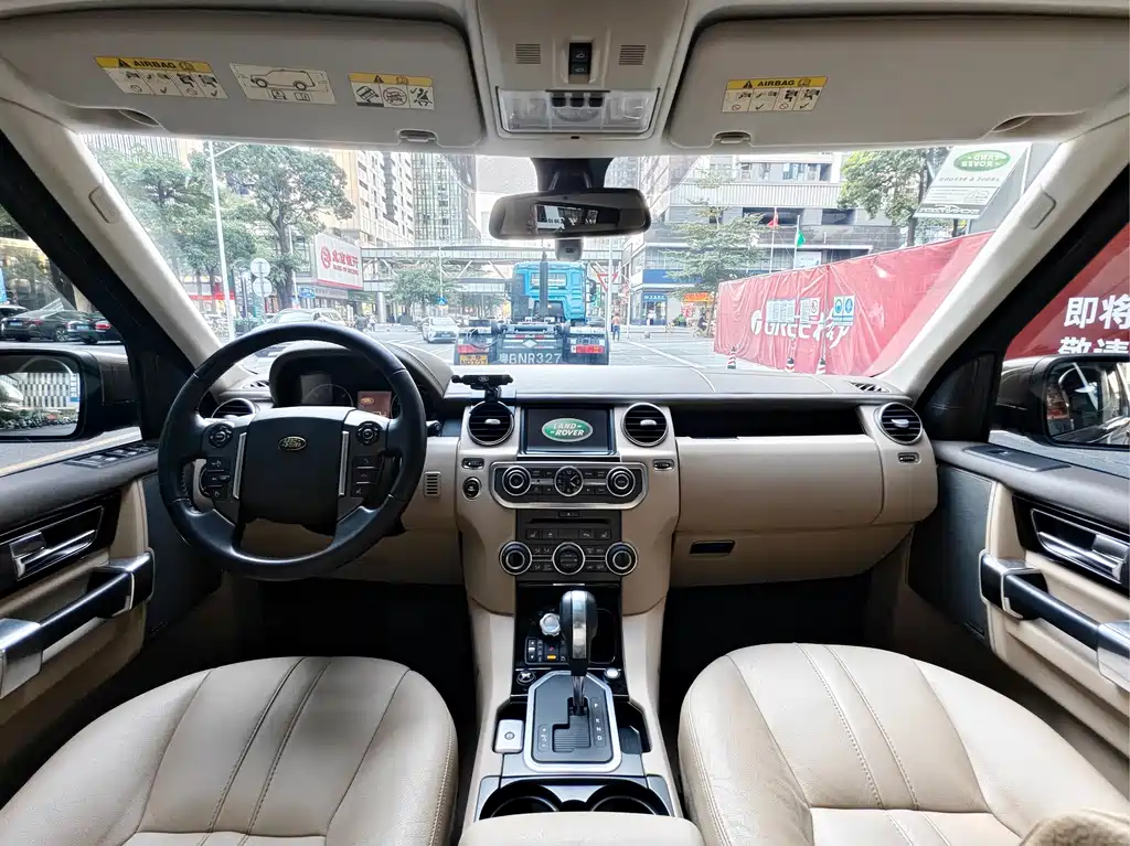 Land Rover Discovery 2012 — фото 12