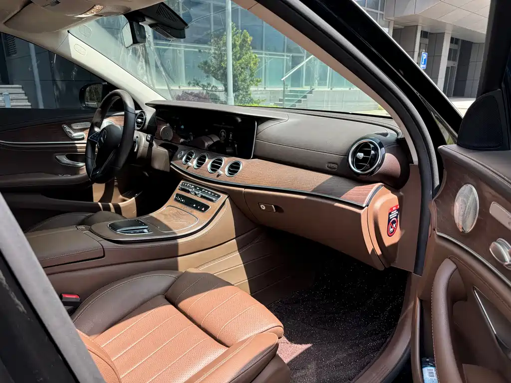 Mercedes-Benz E-Class 2022 — фото 13