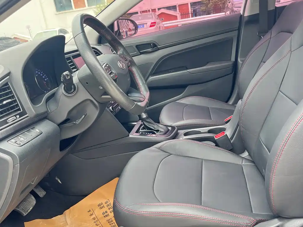 Hyundai Elantra 2019 — фото 15