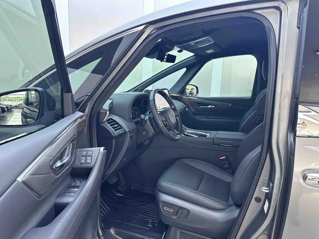 Toyota Vellfire 2024