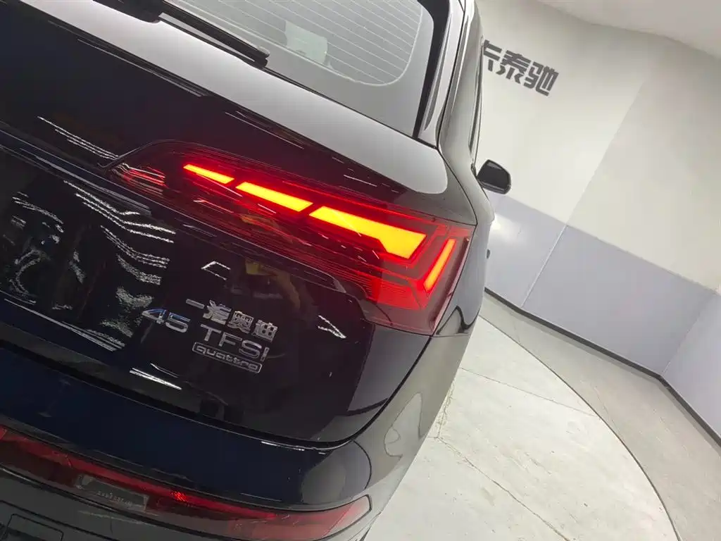 Audi Q5L 2024 — фото 10