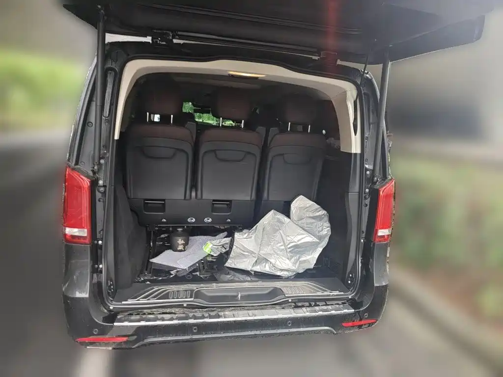 Mercedes-Benz V-Class 2023 — фото 10