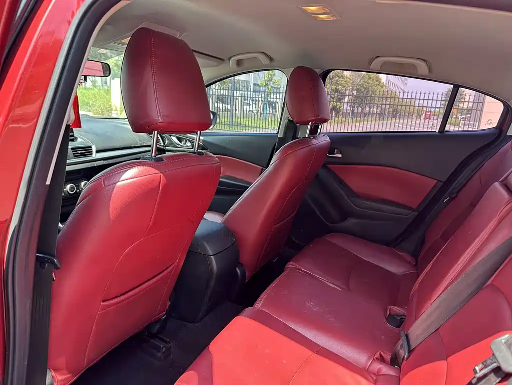 Mazda 3 Axela 2015