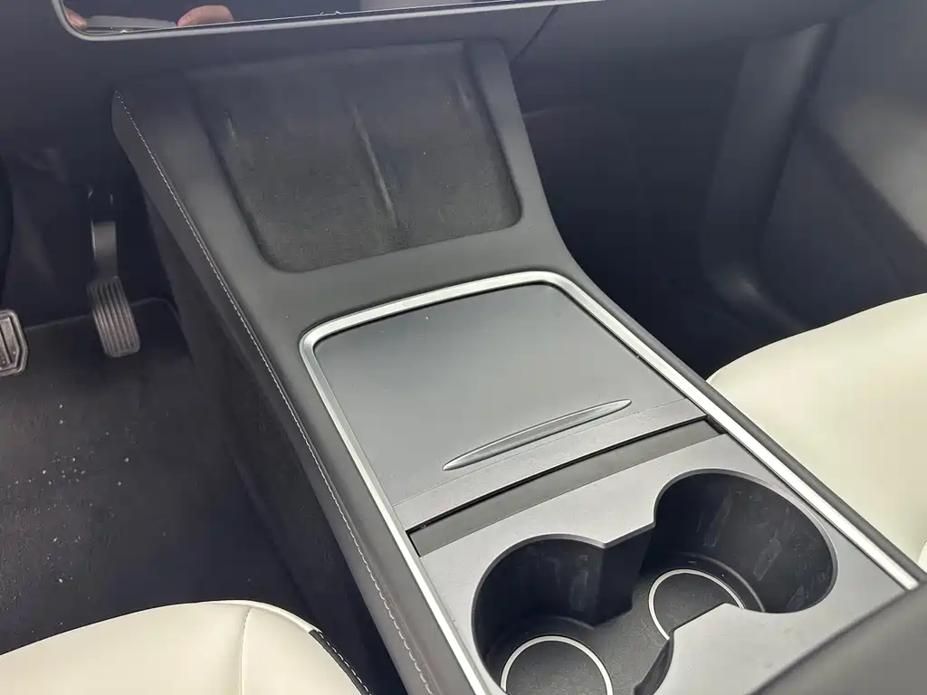 Tesla Model Y 2023 — фото 10