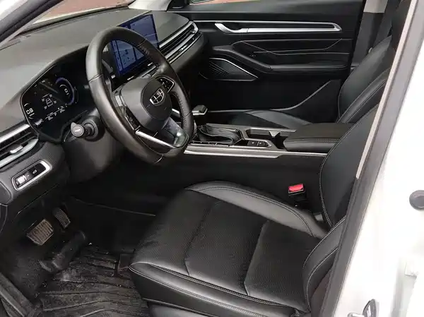 Geely Emgrand 2023