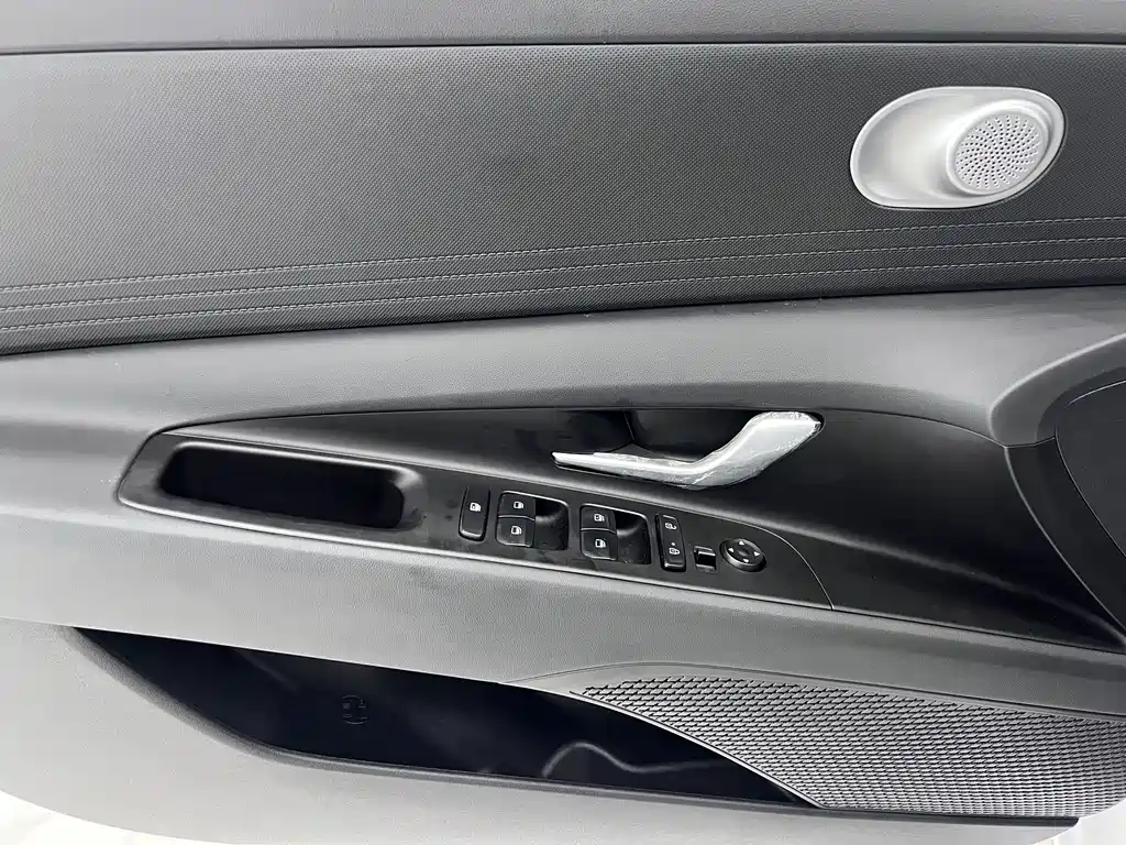 Hyundai Elantra 2024 — фото 12