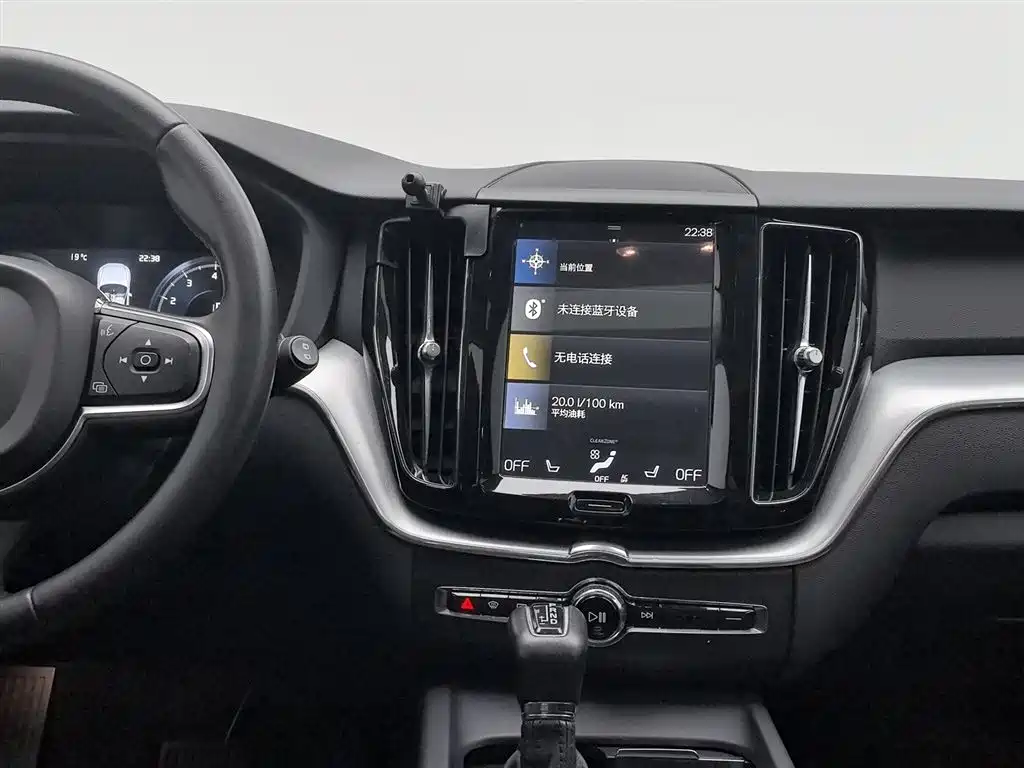 Volvo XC60 2019 — фото 12