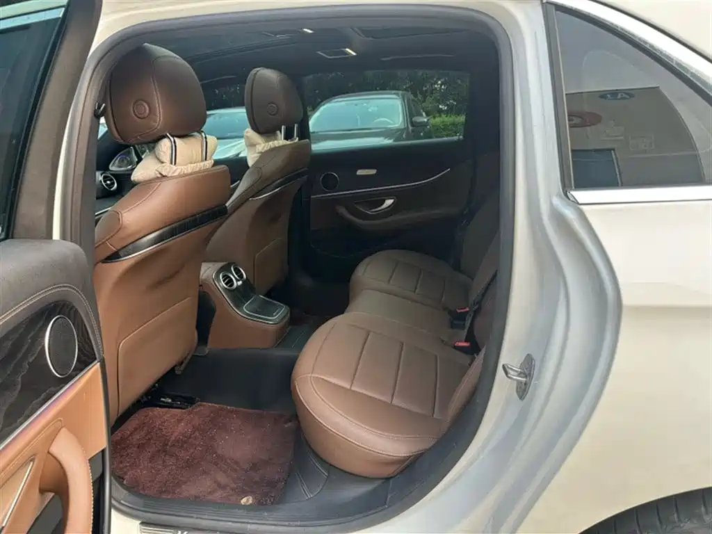 Mercedes-Benz E-Class 2022 — фото 12