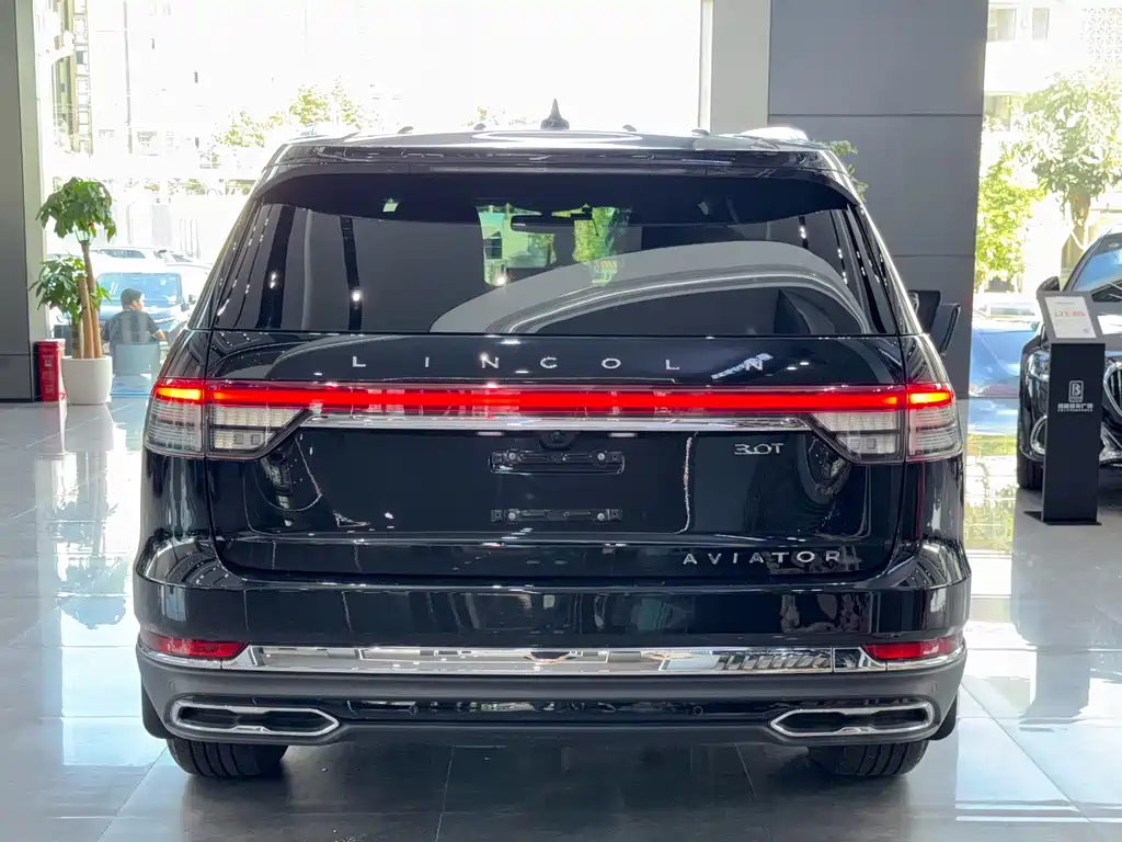 Lincoln Aviator 2024 — фото 11