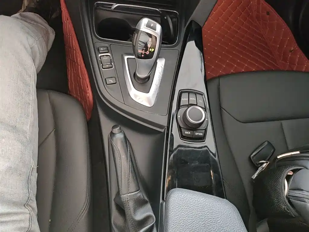 BMW 3 Series 2017 — фото 14