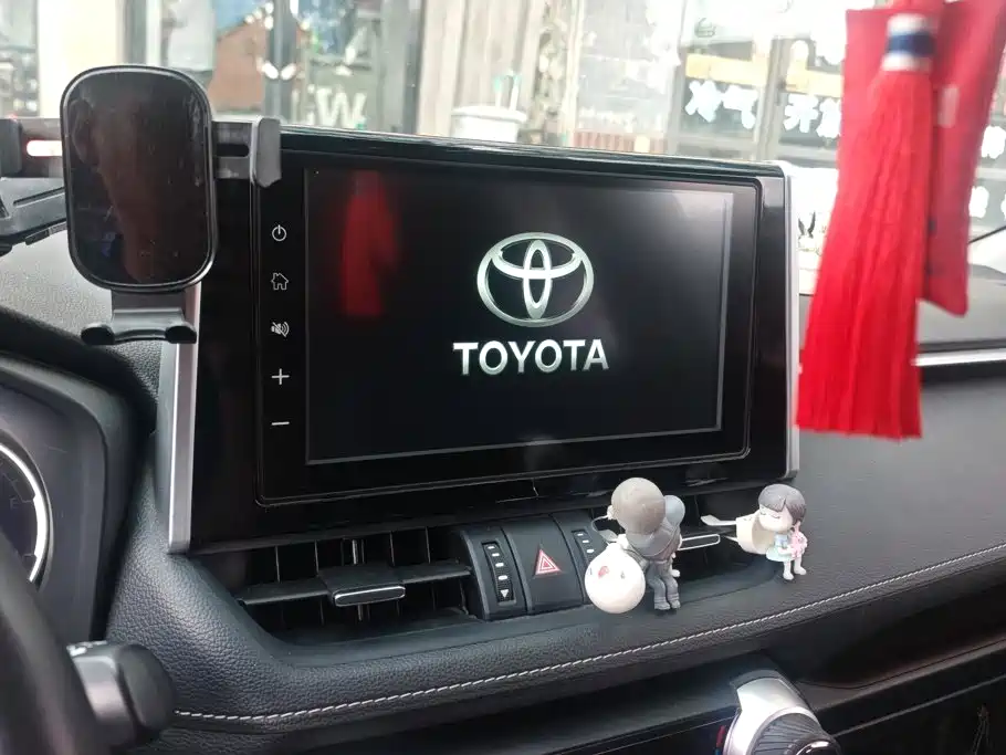 Toyota RAV4 2020 — фото 13