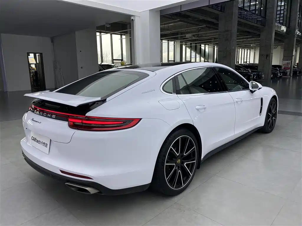 Porsche Panamera 2019 — фото 32