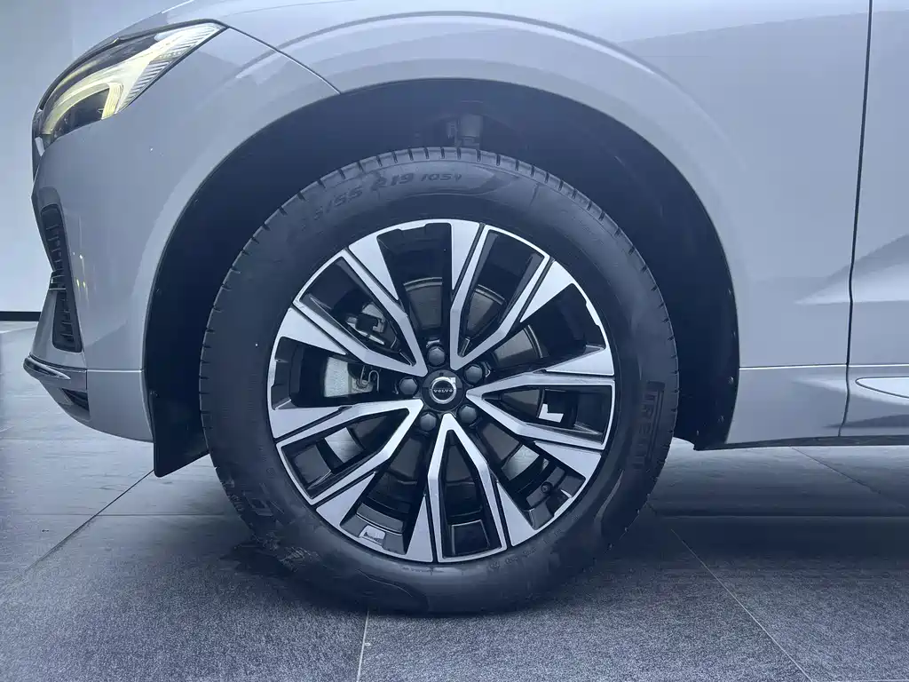 Volvo XC60 2022 — фото 9