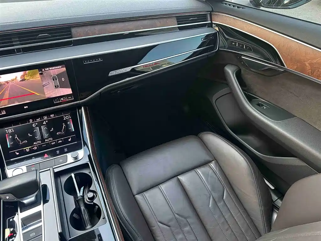 Audi A8 2018 — фото 11