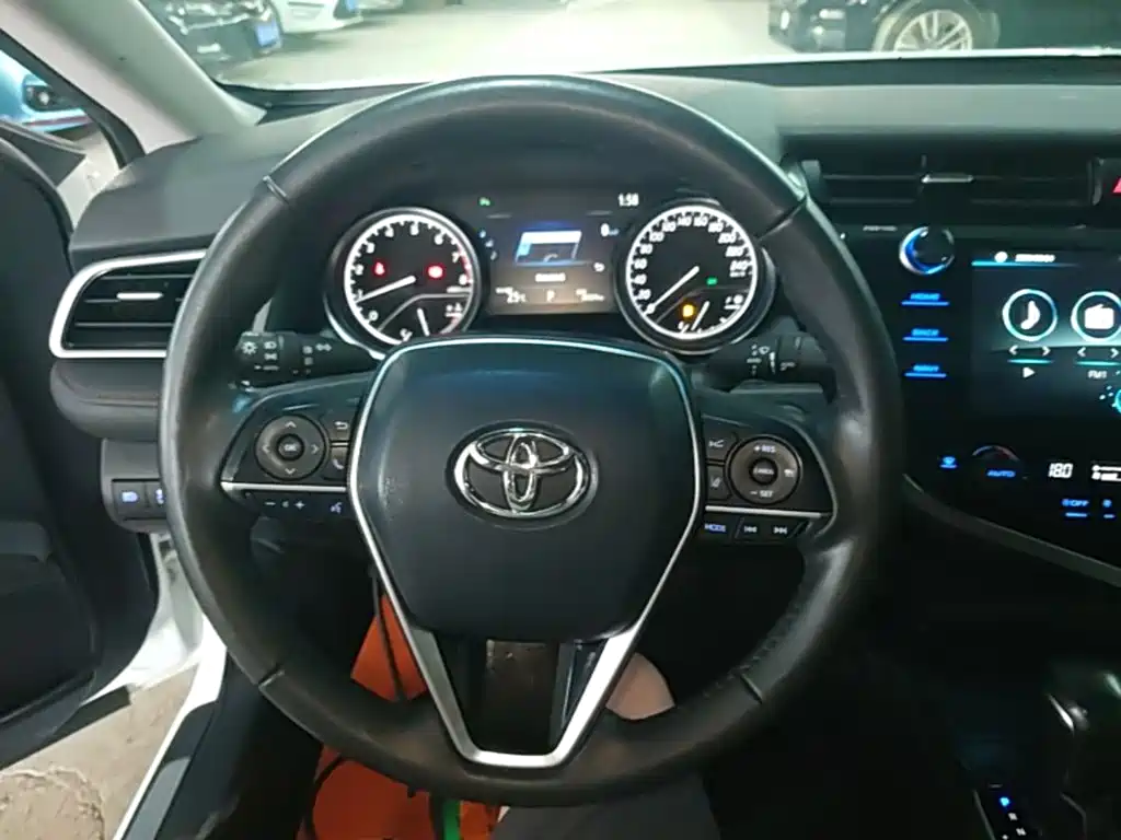 Toyota Camry 2020 — фото 11