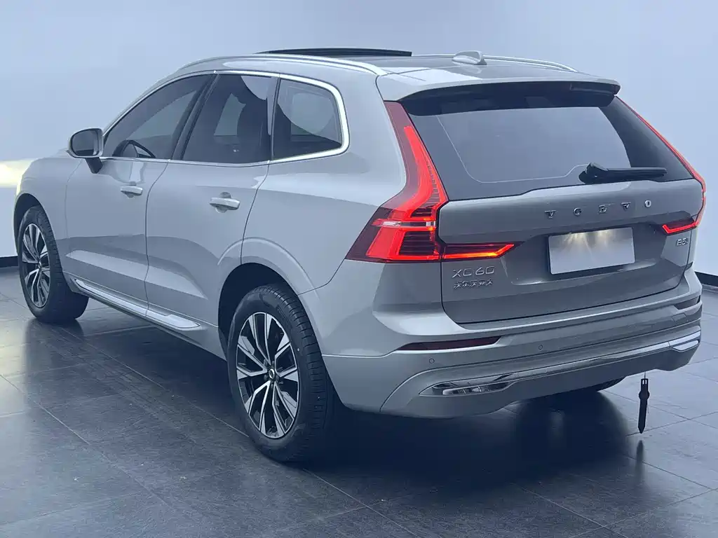 Volvo XC60 2022 — фото 4