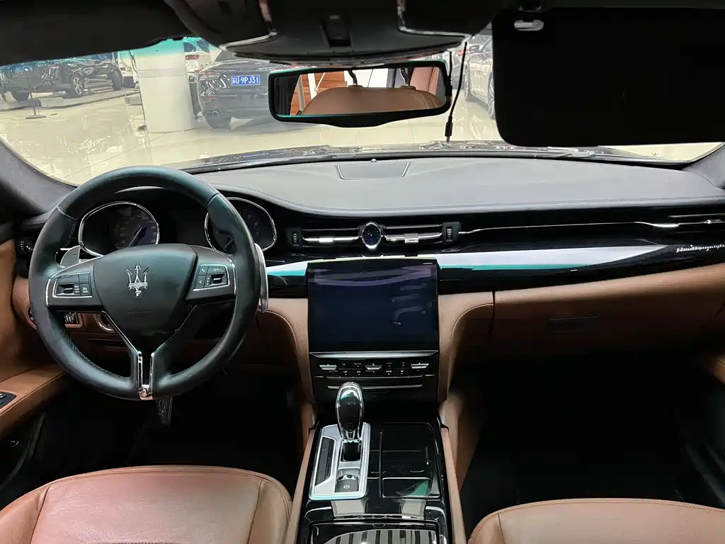 Maserati Quattroporte 2015 — фото 10