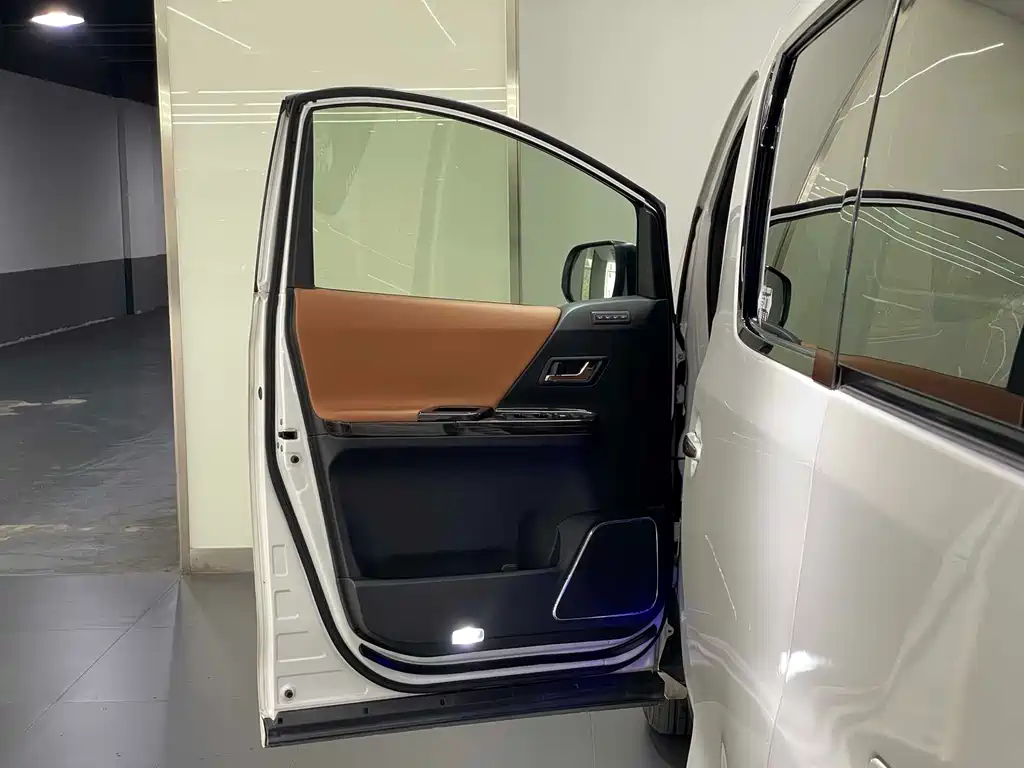 Toyota Alphard 2015 — фото 13