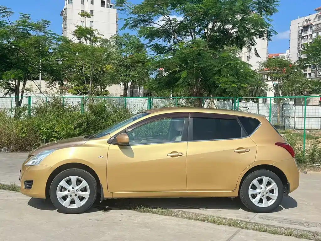 Nissan Tiida 2013
