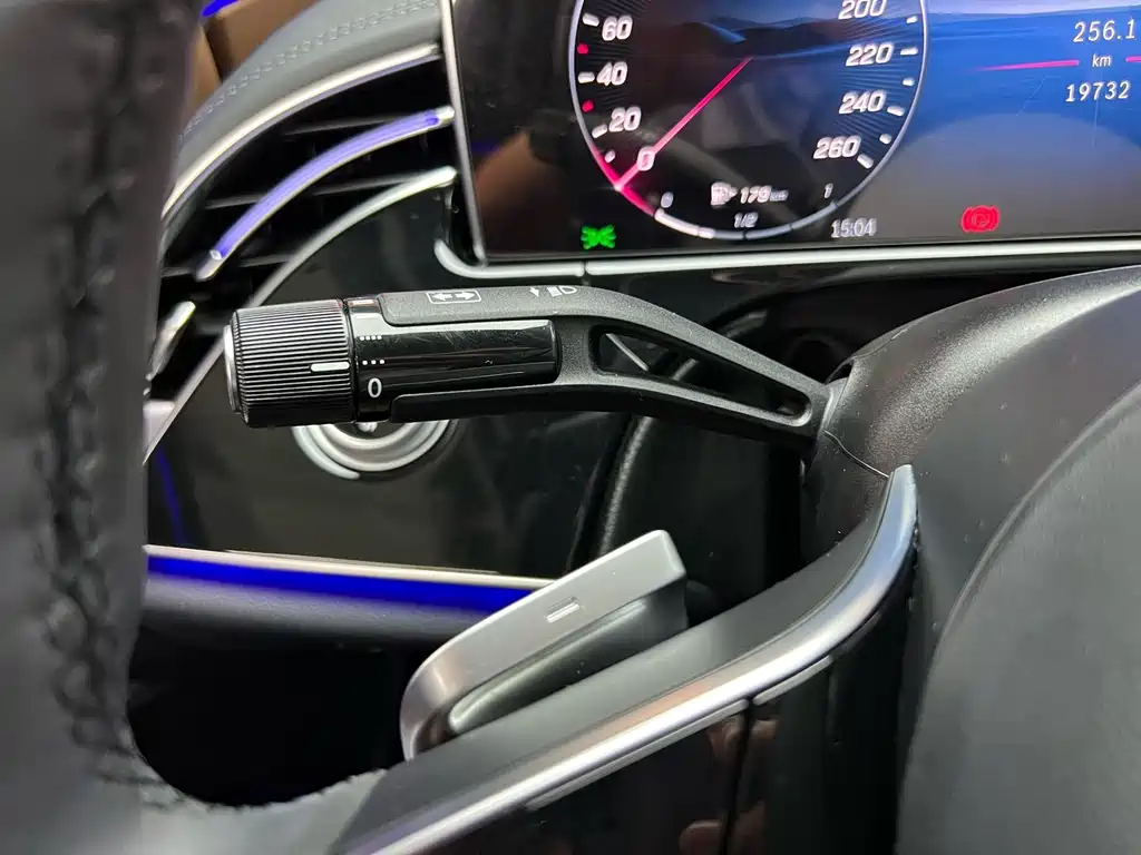 Mercedes-Benz E-Class 2025 — фото 24