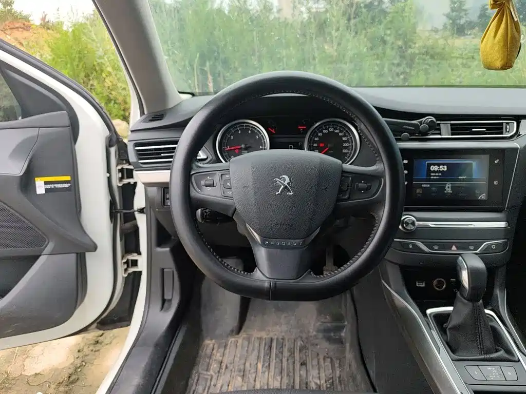 Peugeot 408 2016