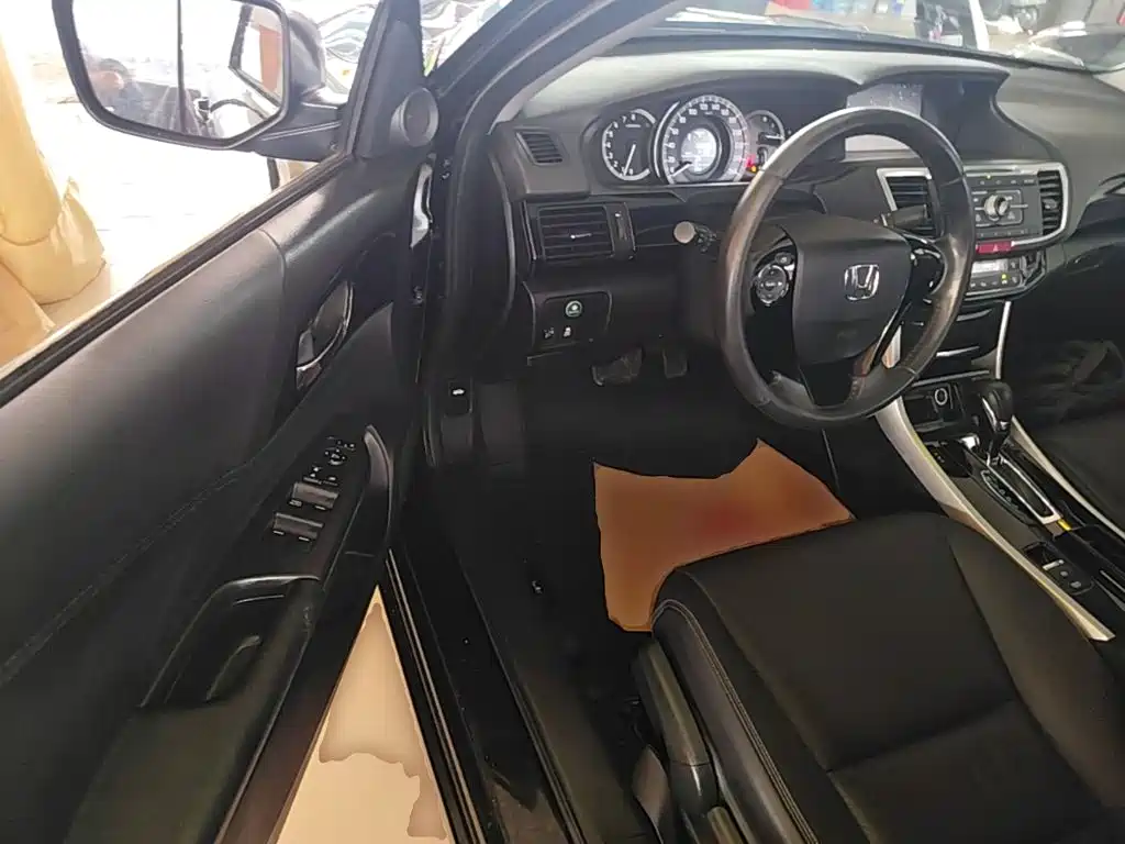 Honda Accord 2017 — фото 16