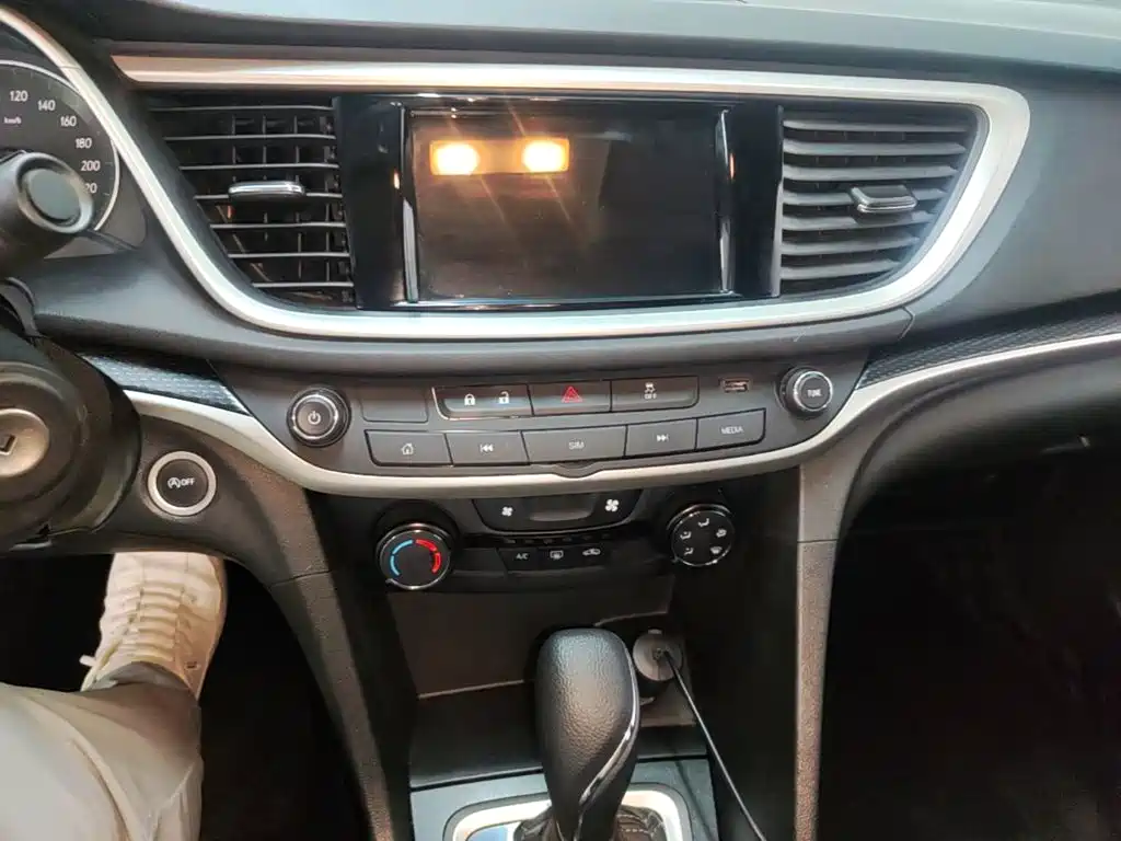 Buick Excelle 2022 — фото 13