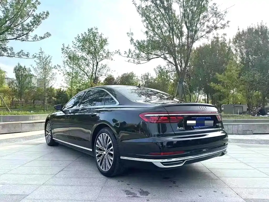 Audi A8 2021 — фото 8