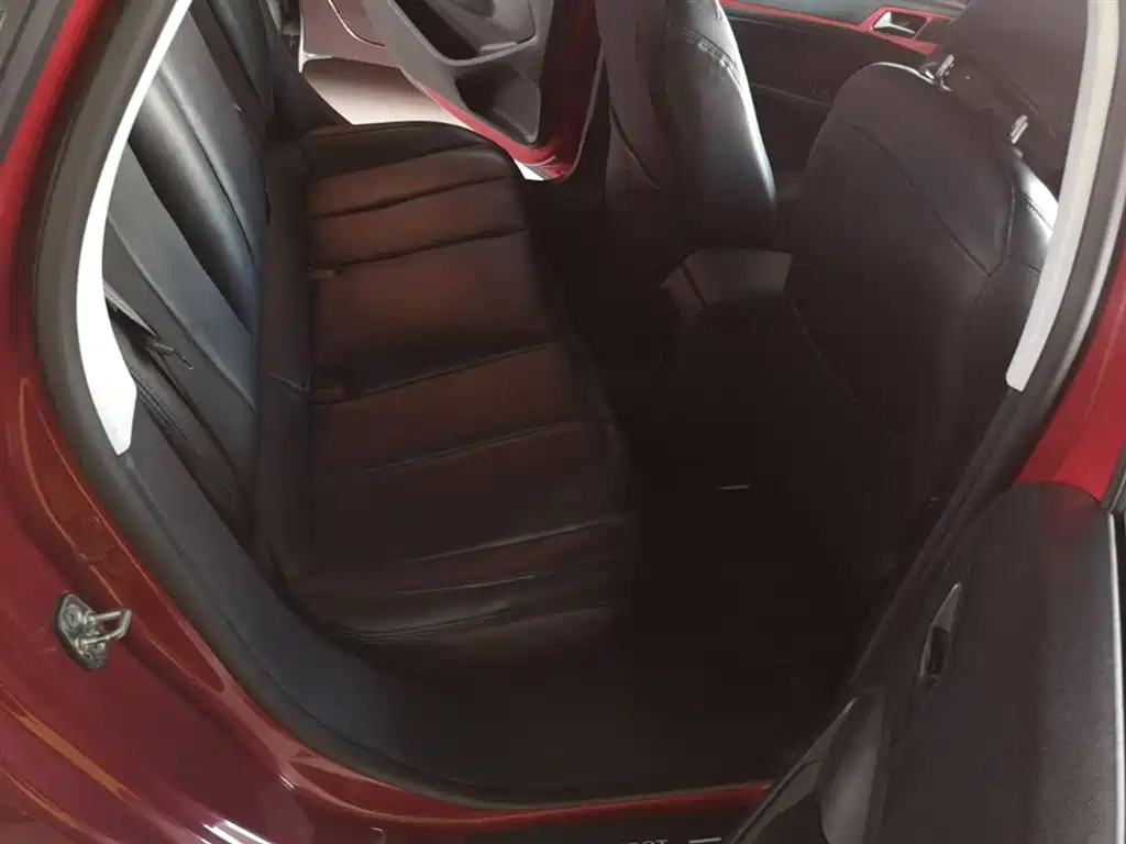 Peugeot 308 2018 — фото 17
