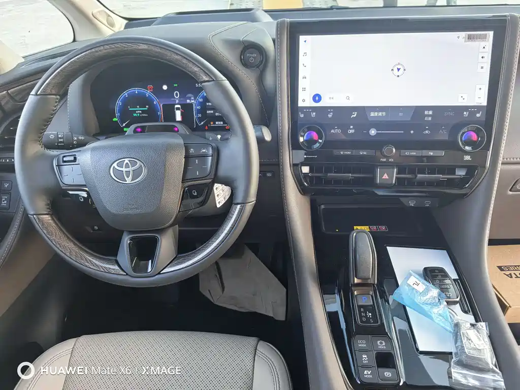 Toyota Alphard — фото 13