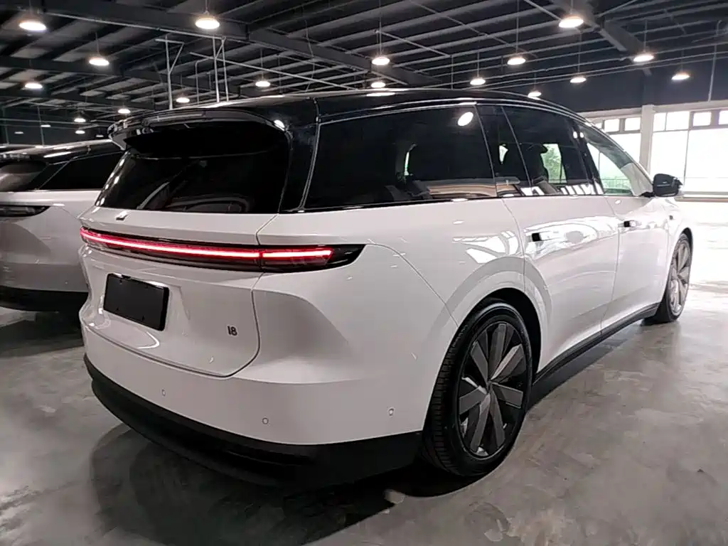 Li Auto i8 2025